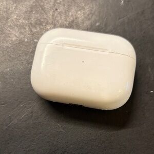 APPLE AirPods Pro 2 Charging Case